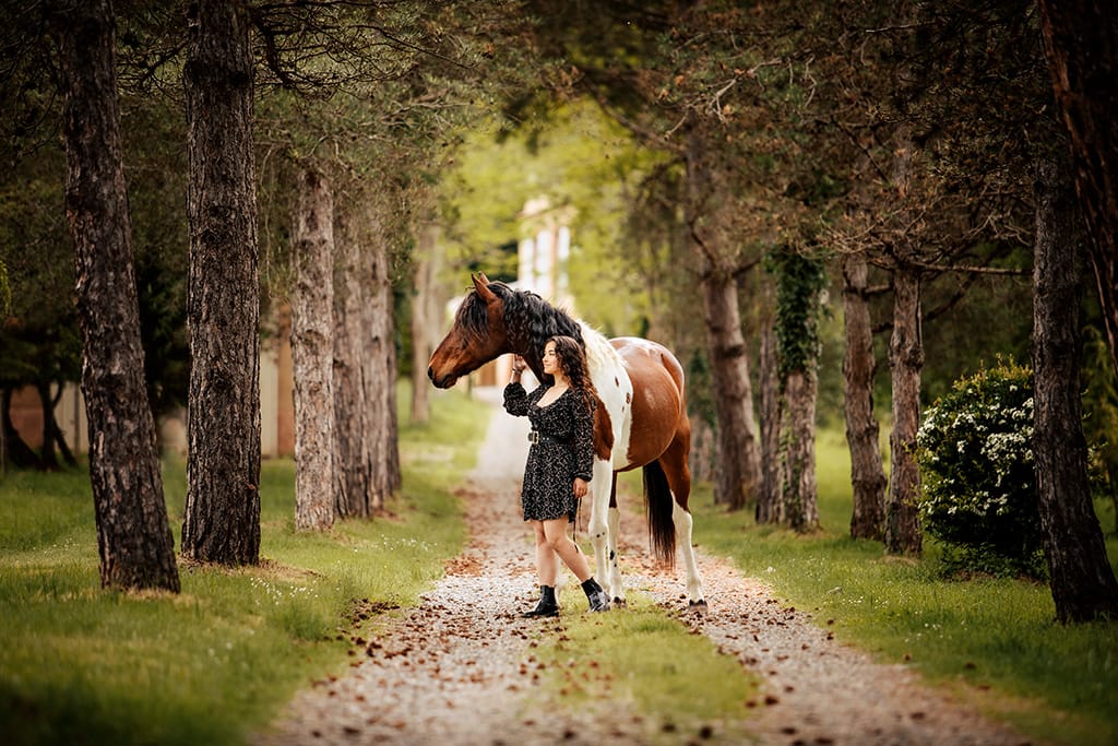 cheval pie et sa cavalière photo: Faustine Gauchet